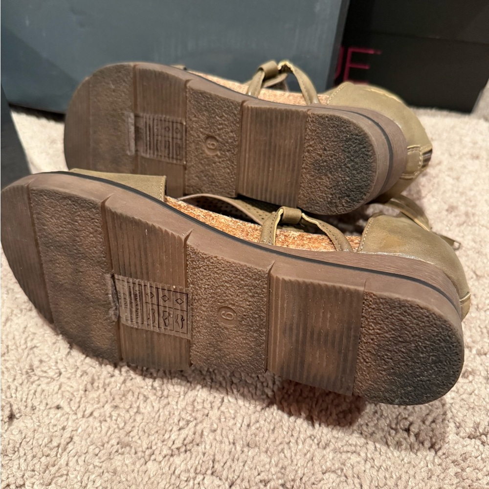 Pierre Dumas Lisle Sandals - Picture 4 of 4